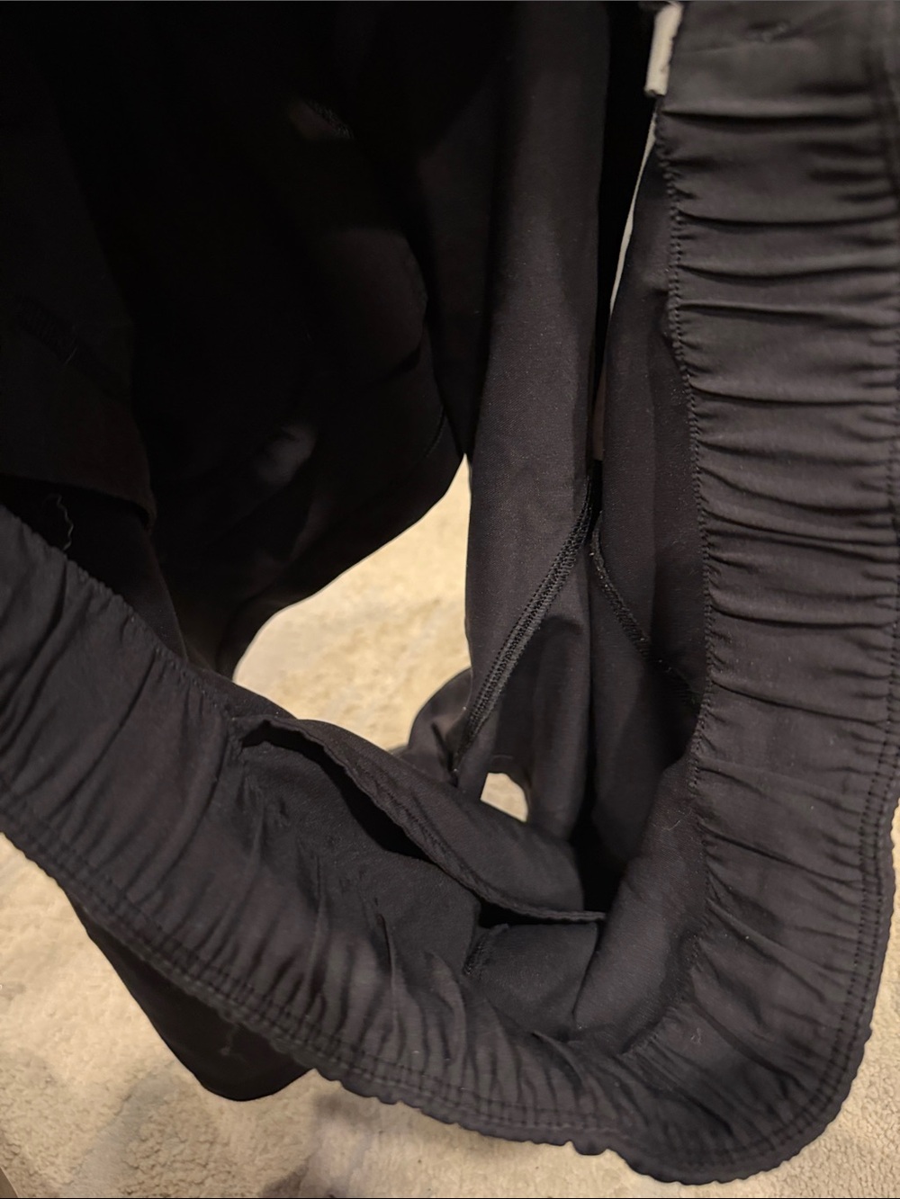 Lululemon On The Fly Shorts Black 2.5”  2 side pockets Size 10 in EUC - Picture 12 of 12